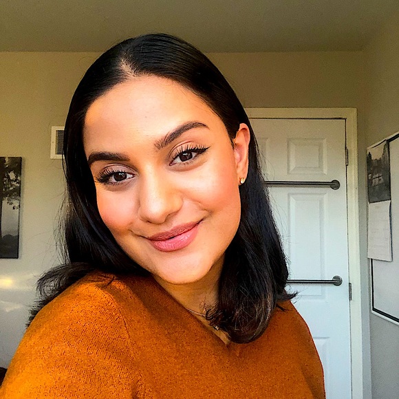 Meet your Posher, Hannah - Picture 1 of 1